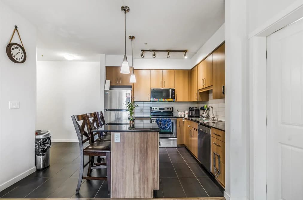 306 22290 NORTH AVENUE, Maple Ridge, BC — Residential for Sale - Photo 2