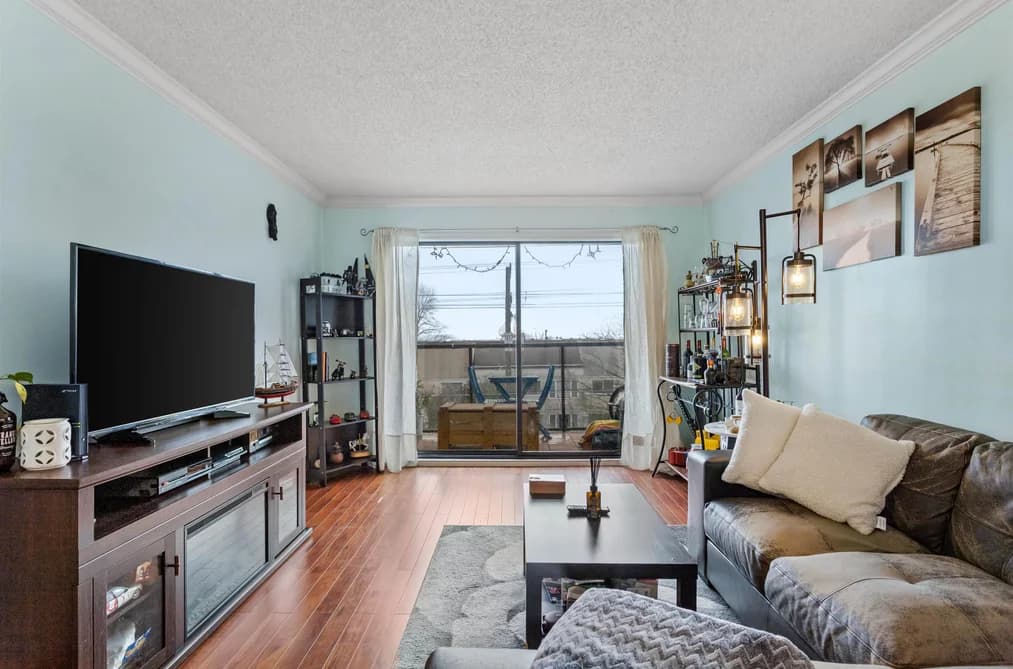 306 315 TENTH STREET, New Westminster, BC — Residential for Sale - Photo 2