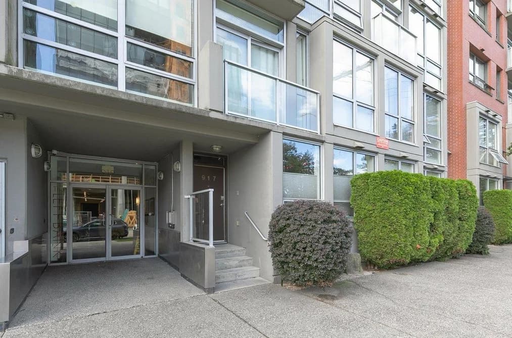 306 919 STATION STREET, Vancouver, BC — Residential for Sale - Photo 2