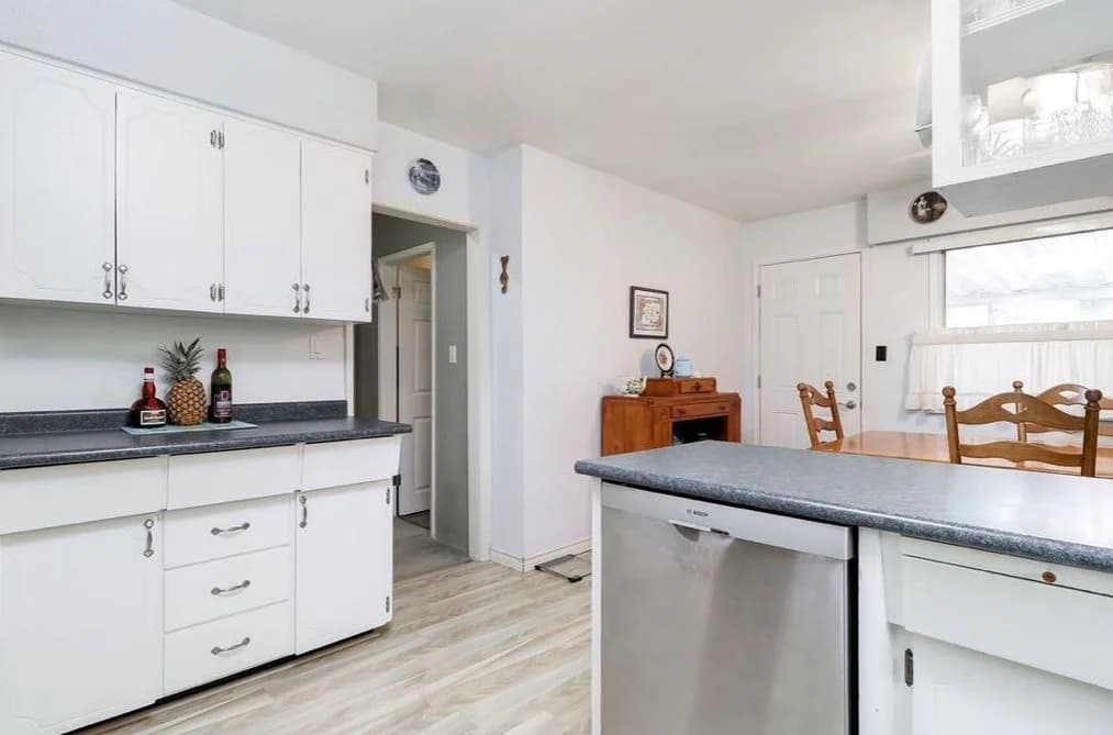 3062 WELLINGTON STREET, Port Coquitlam, BC — Residential for Sale - Photo 2