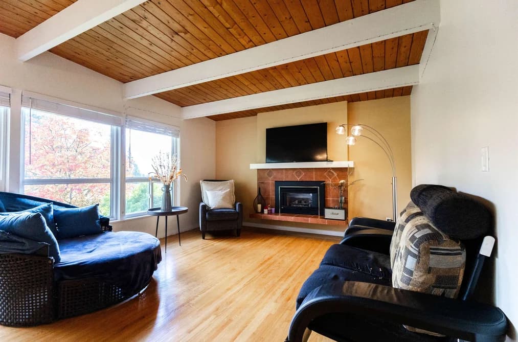 3063 ROYAL AVENUE, North Vancouver, BC — Residential for Sale - Photo 2
