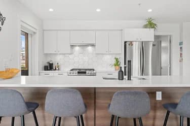 Condo for sale at 307 1519 Crown Street North Vancouver British Columbia - MLS: R3123649