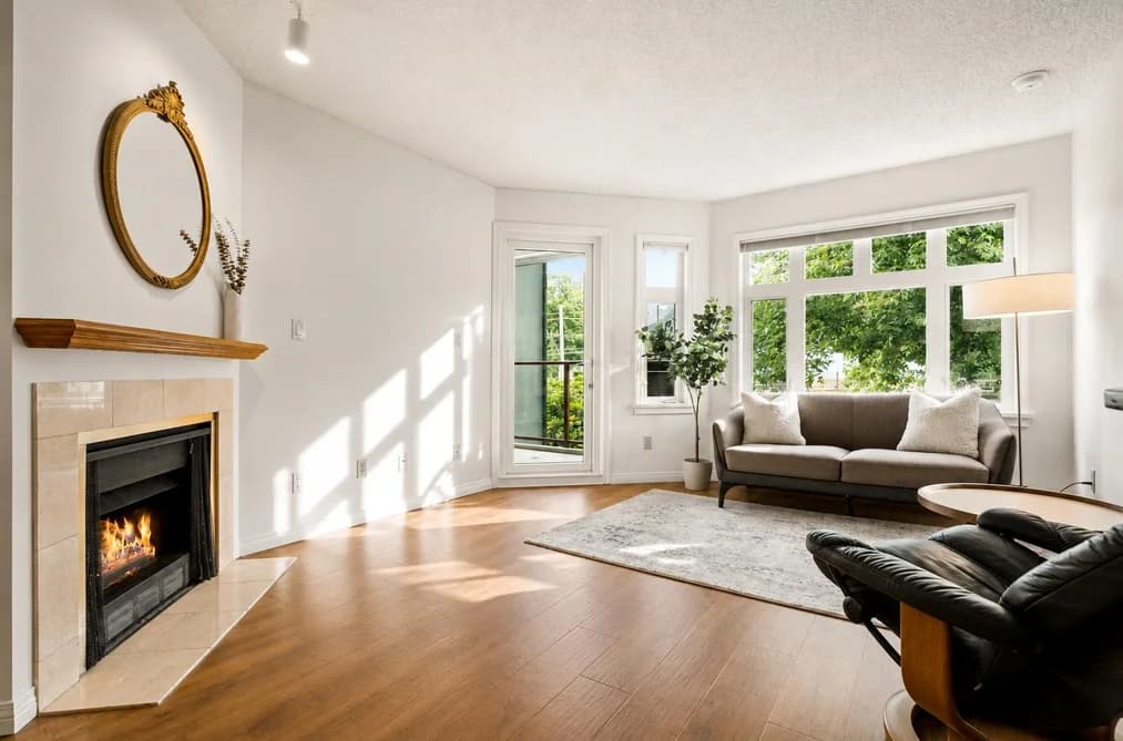 307 2800 CHESTERFIELD AVENUE, North Vancouver, BC — Residential for Sale - Photo 2