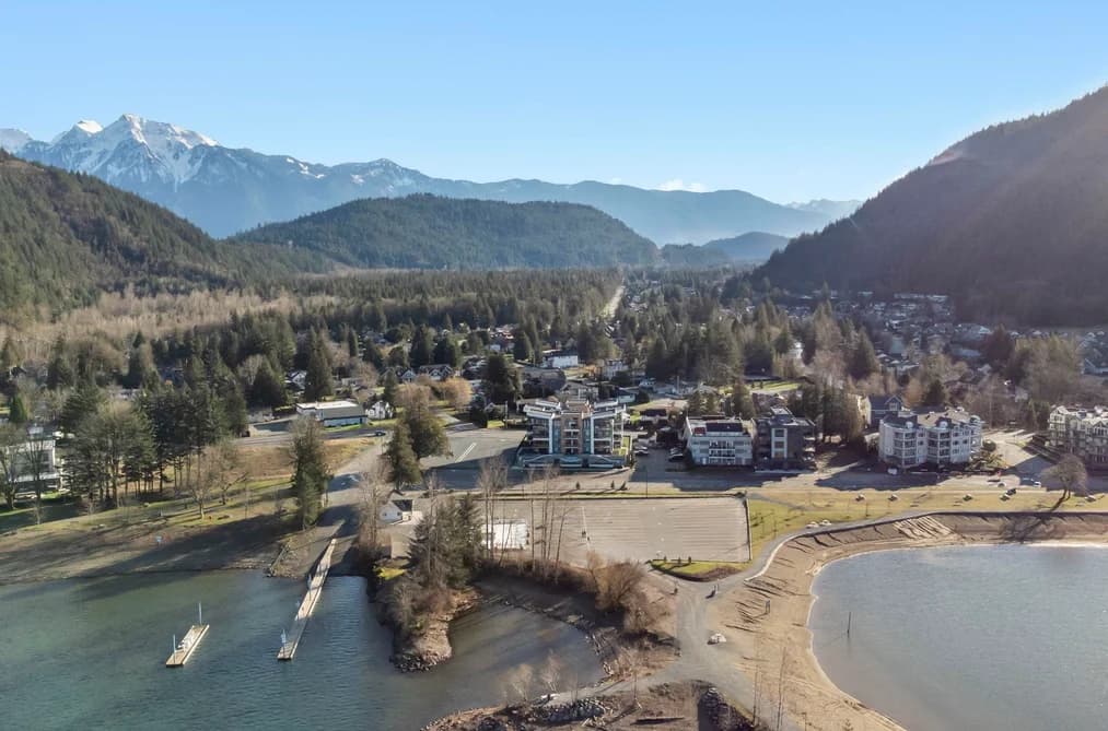 307 470 ESPLANADE AVENUE, Harrison Hot Springs, BC — Residential for Sale - Photo 2