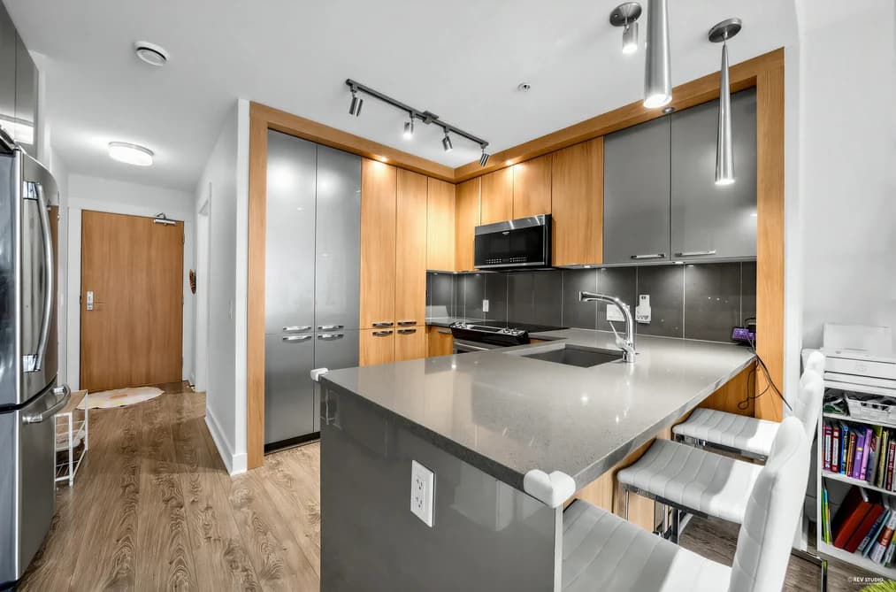 307 733 W 14TH STREET, North Vancouver, BC — Residential for Sale - Photo 2