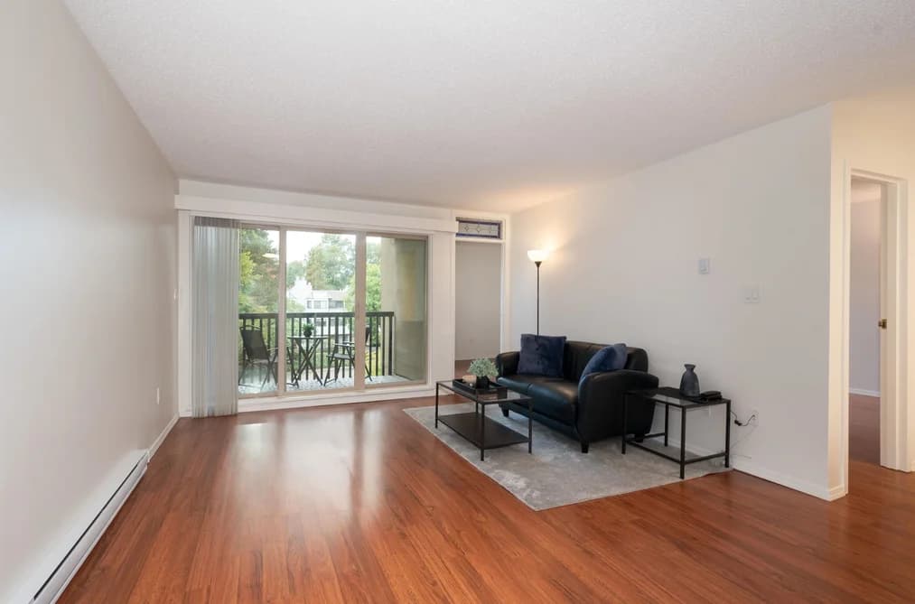 307 9857 MANCHESTER DRIVE, Burnaby, BC — Residential for Sale - Photo 2