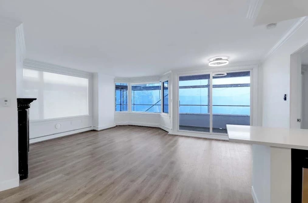 309 15111 RUSSELL AVENUE, White Rock, BC — Residential for Sale - Photo 2