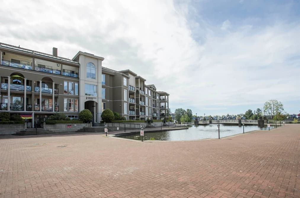 309 2 RENAISSANCE SQUARE, New Westminster, BC — Residential for Sale - Photo 2