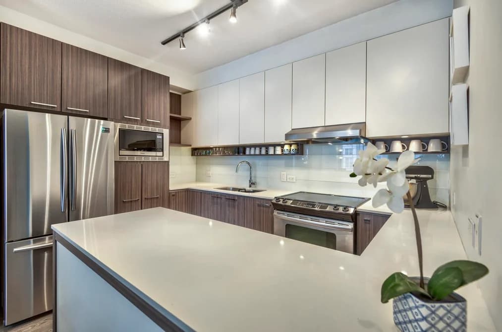 309 545 FOSTER AVENUE, Coquitlam, BC — Residential for Sale - Photo 2