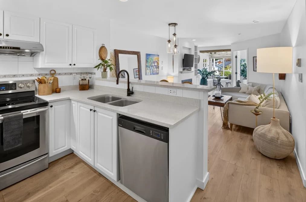 309 760 KINGSWAY, Vancouver, BC — Residential for Sale - Photo 2