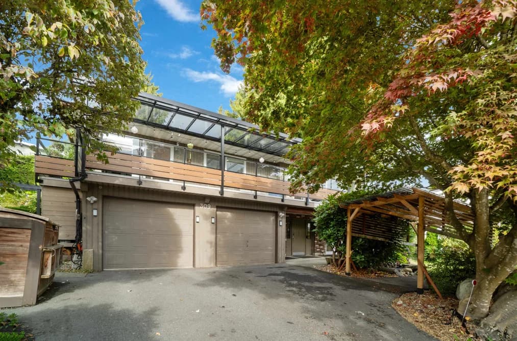 309 GLOUCESTER COURT, Coquitlam, BC — Residential for Sale - Main Photo