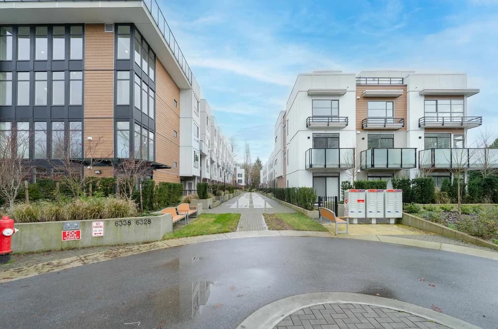 31 6328 KING GEORGE BOULEVARD, Surrey, BC — Residential for Sale - Main Photo
