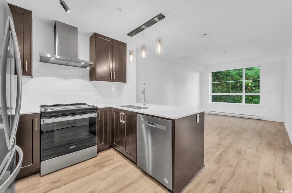 310 6338 KING GEORGE BOULEVARD, Surrey, BC — Residential for Sale - Photo 2