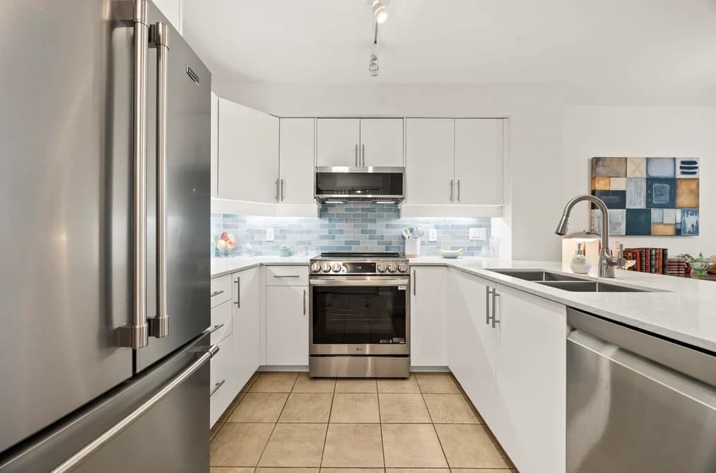 310 808 SANGSTER PLACE, New Westminster, BC — Residential for Sale - Photo 2