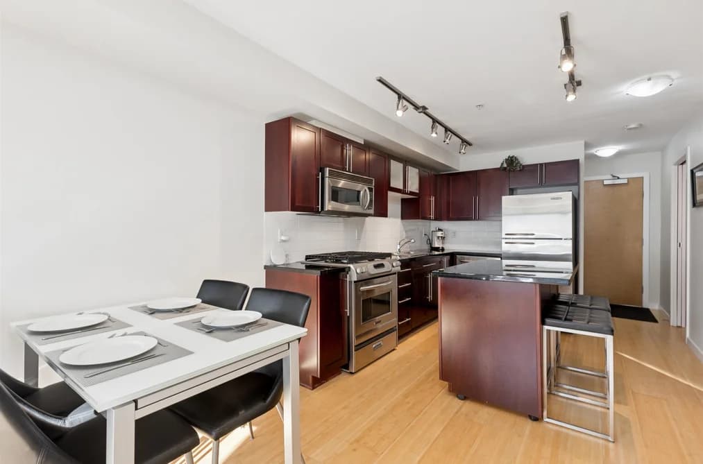 311 122 E 3RD STREET, North Vancouver, BC — Residential for Sale - Main Photo