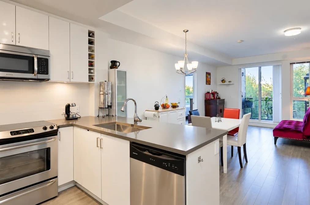 311 13919 FRASER HIGHWAY, Surrey, BC — Residential for Sale - Photo 2