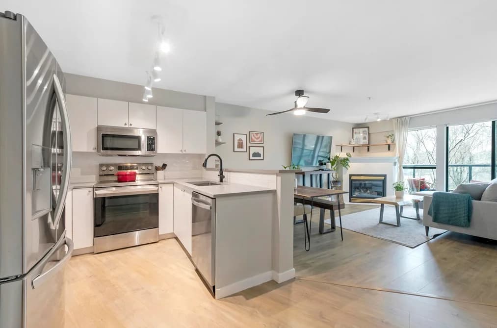 311 225 NEWPORT DRIVE, Port Moody, BC — Residential for Sale - Photo 2