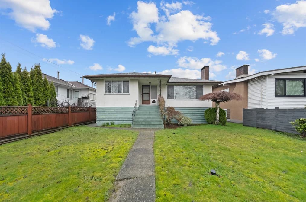 3115 E 49 Avenue, Vancouver, BC - House for Sale - Photo 2 of 40 3115 E 49 Avenue, Vancouver, BC - House for Sale - Photo 2 of 40