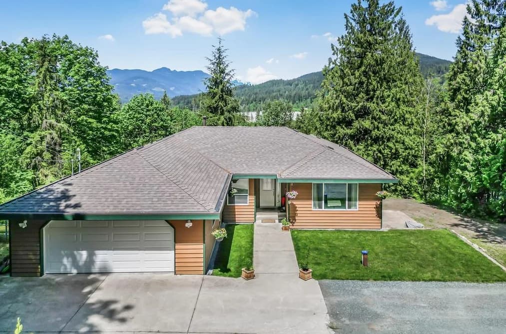 31161 SILVERHILL AVENUE, Mission, BC — Residential for Sale - Main Photo