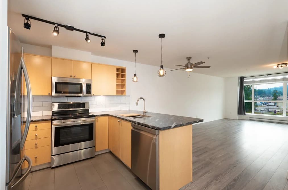 312 3136 ST JOHNS STREET, Port Moody, BC — Residential for Sale - Photo 2