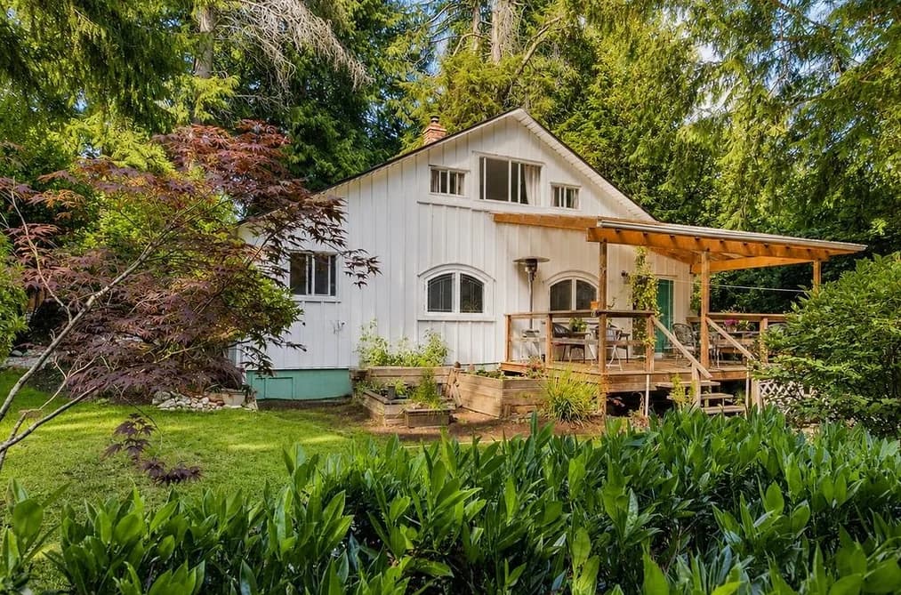 3127-3131 BEACH AVENUE, Roberts Creek, BC — Residential for Sale - Main Photo