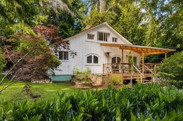 House for sale at 3127-3131 Beach Avenue Roberts Creek British Columbia - MLS: R3155948