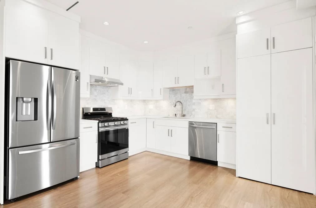 3128 KINGS AVENUE, Vancouver, BC — Residential for Sale - Photo 2
