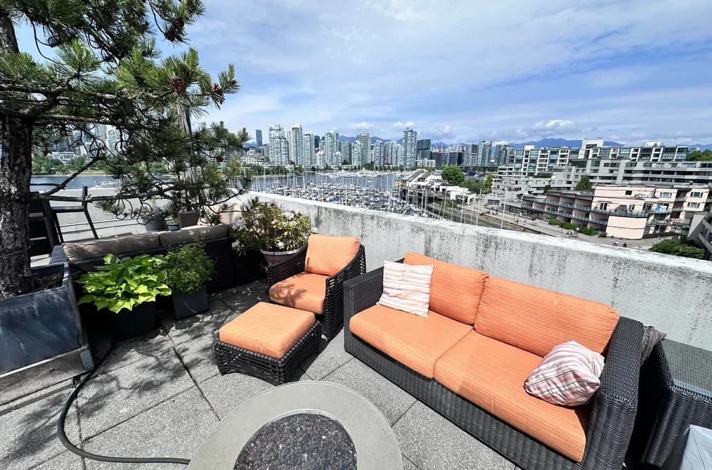 313 674 LEG IN BOOT SQUARE, Vancouver, BC — Residential for Sale - Photo 2