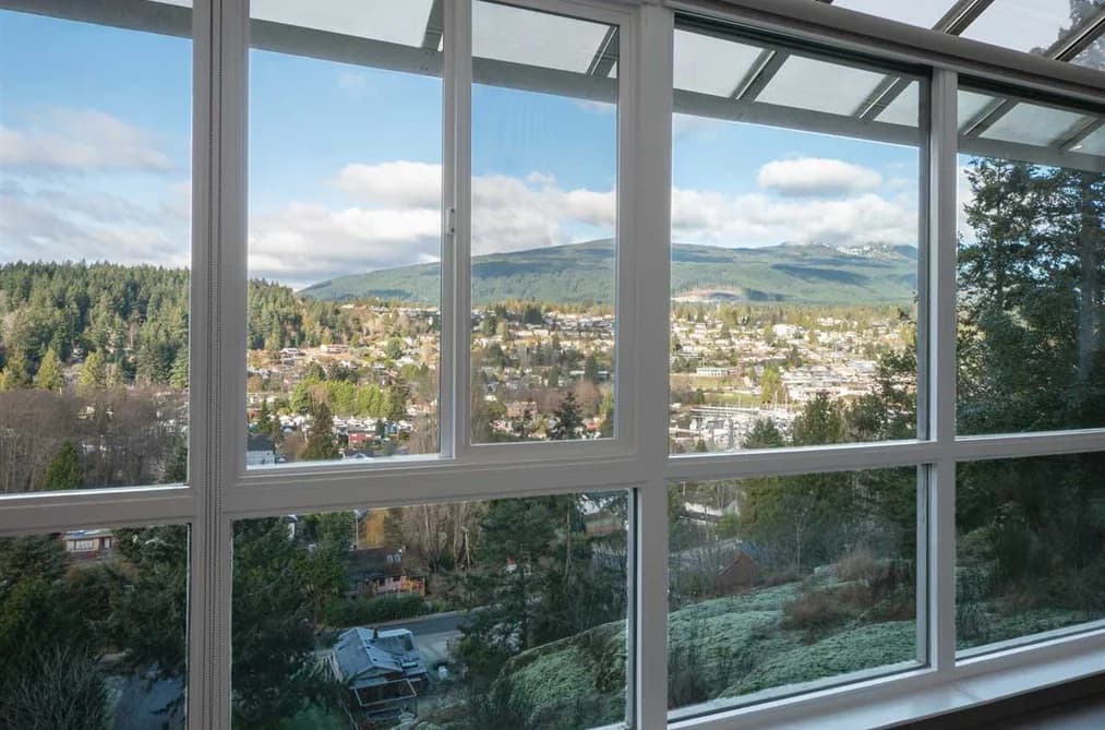 313 SKYLINE DRIVE, Gibsons, BC — Residential for Sale - Main Photo
