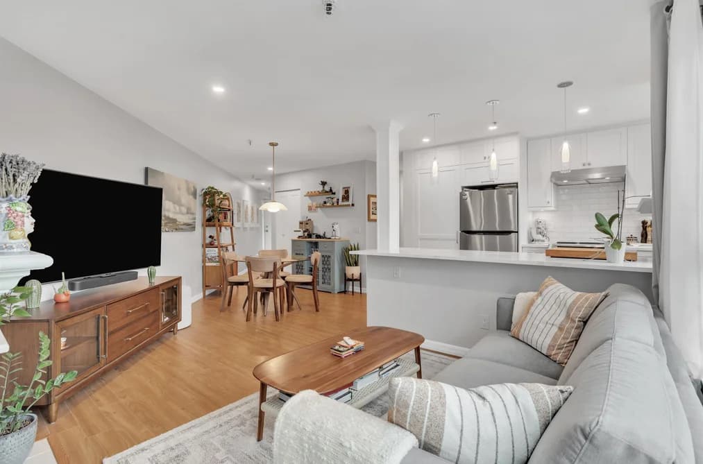 315 2020 W 8TH AVENUE, Vancouver, BC — Residential for Sale - Photo 2
