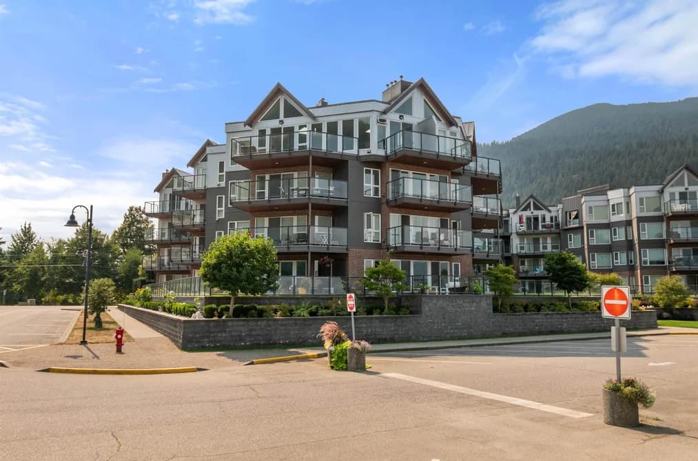 315 378 ESPLANADE AVENUE, Harrison Hot Springs, BC — Residential for Sale - Main Photo
