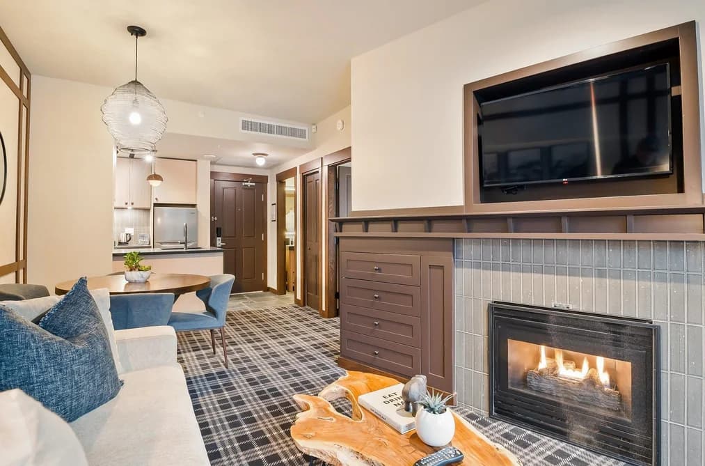 315 4320 SUNDIAL CRESCENT, Whistler, BC — Residential for Sale - Main Photo