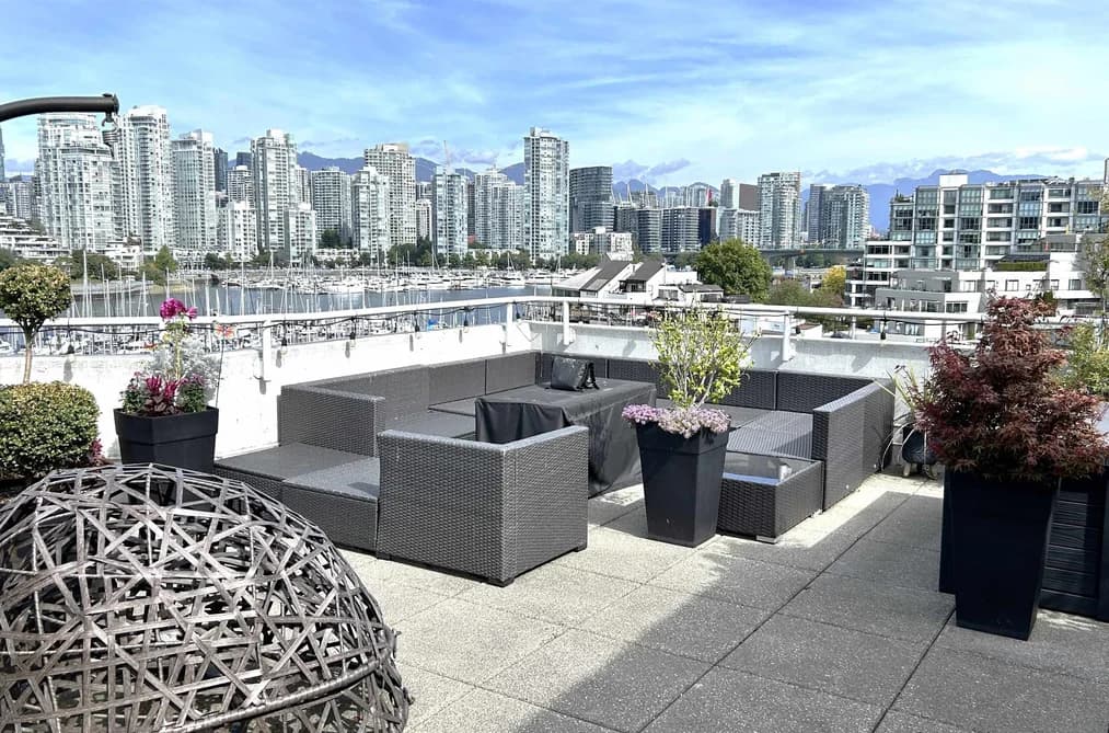 315 674 LEG IN BOOT SQUARE, Vancouver, BC — Residential for Sale - Photo 2