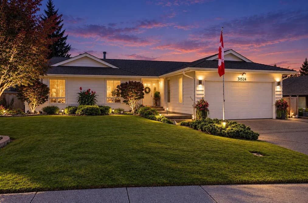 31524 Sunnyside Crescent, Abbotsford, BC - MLS: R3162431 - Photo 2 31524 Sunnyside Crescent, Abbotsford, BC - MLS: R3162431 - Photo 2