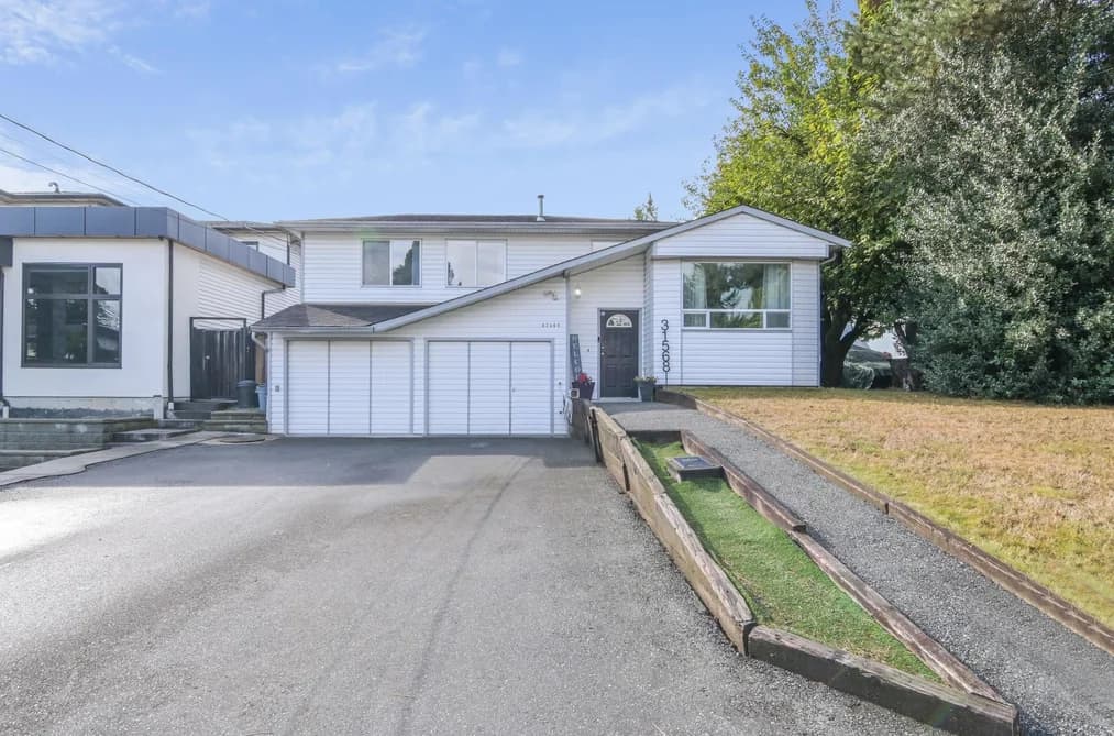31568 OAKRIDGE CRESCENT, Abbotsford, BC — Residential for Sale - Main Photo