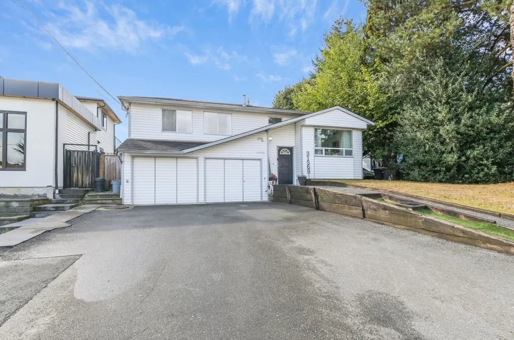31568 OAKRIDGE CRESCENT, Abbotsford, BC — Residential for Sale - Photo 2