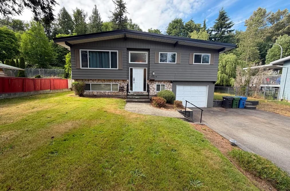 31639 CHARLOTTE AVENUE, Abbotsford, BC — Residential for Sale - Main Photo