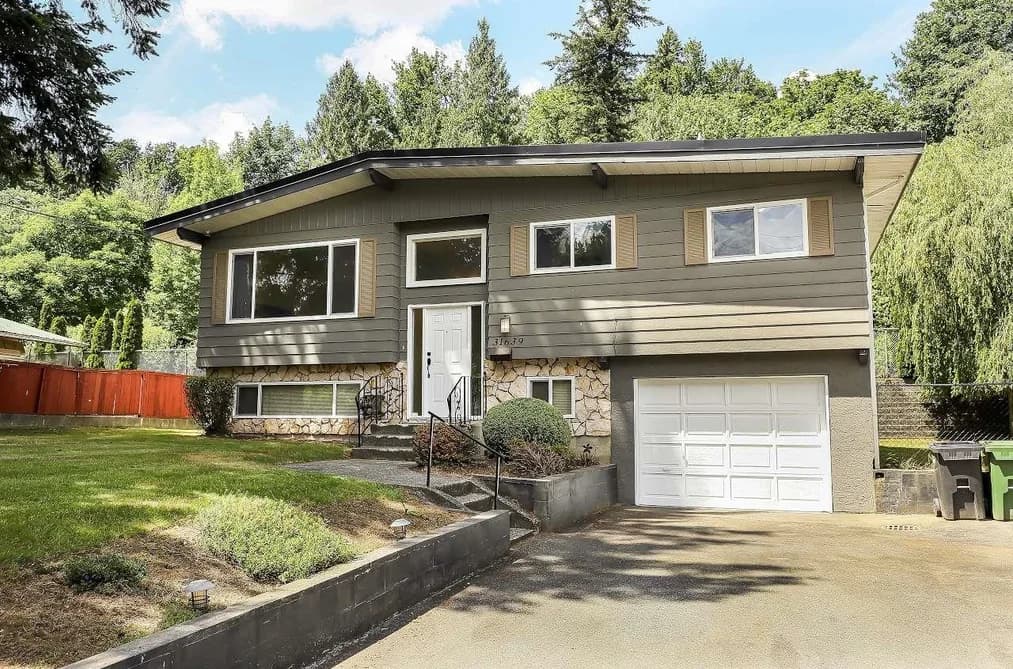 31639 CHARLOTTE AVENUE, Abbotsford, BC — Residential for Sale - Photo 2