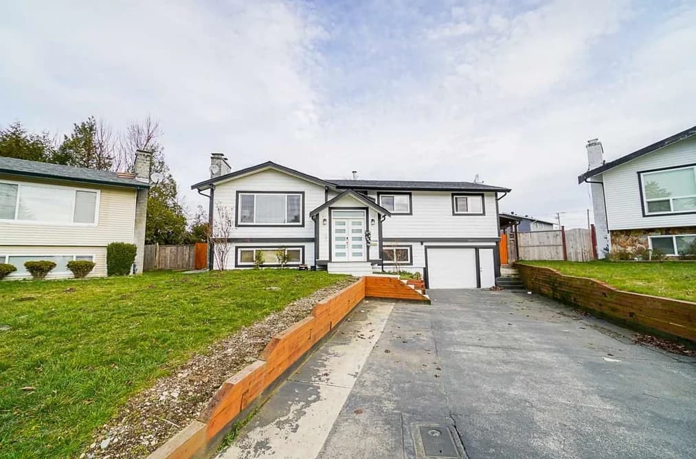 3174 ROYAL COURT, Abbotsford, BC — Residential for Sale - Photo 2