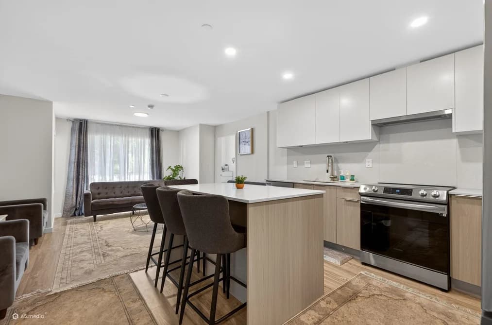 318 13968 LAUREL DRIVE, Surrey, BC — Residential for Sale - Main Photo