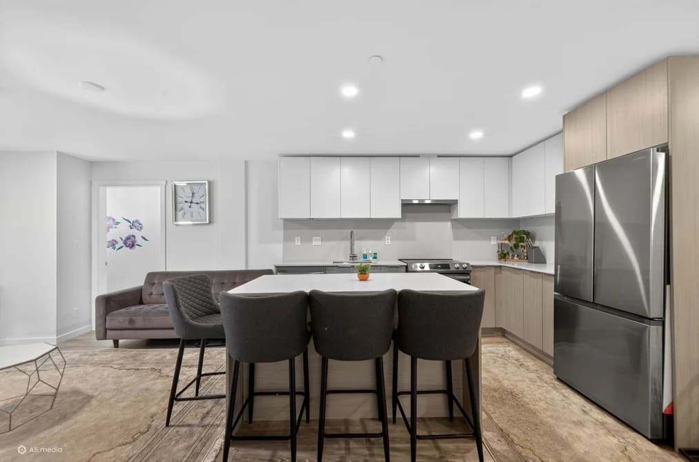 318 13968 LAUREL DRIVE, Surrey, BC — Residential for Sale - Photo 2
