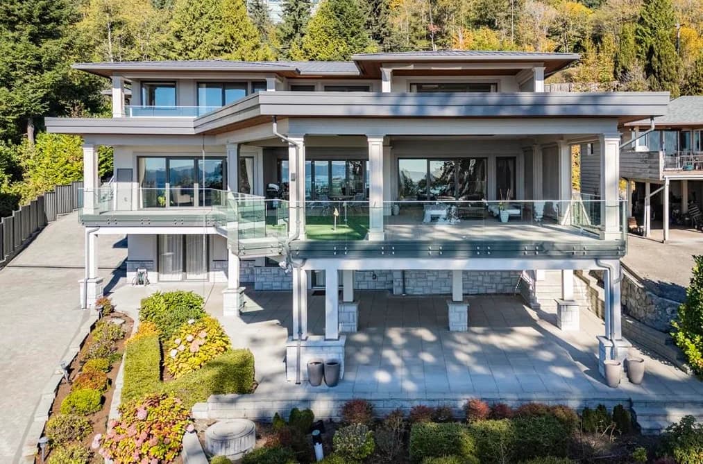 3185 BENBOW ROAD, West Vancouver, BC — Residential for Sale - Photo 2