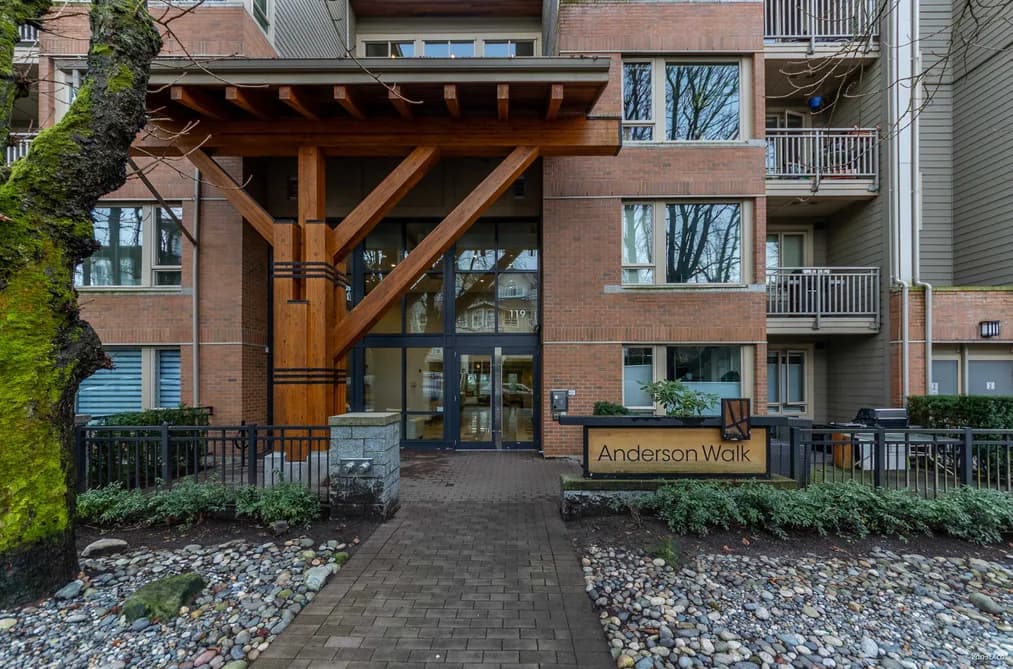 319 119 W 22ND STREET, North Vancouver, BC — Residential for Sale - Photo 2