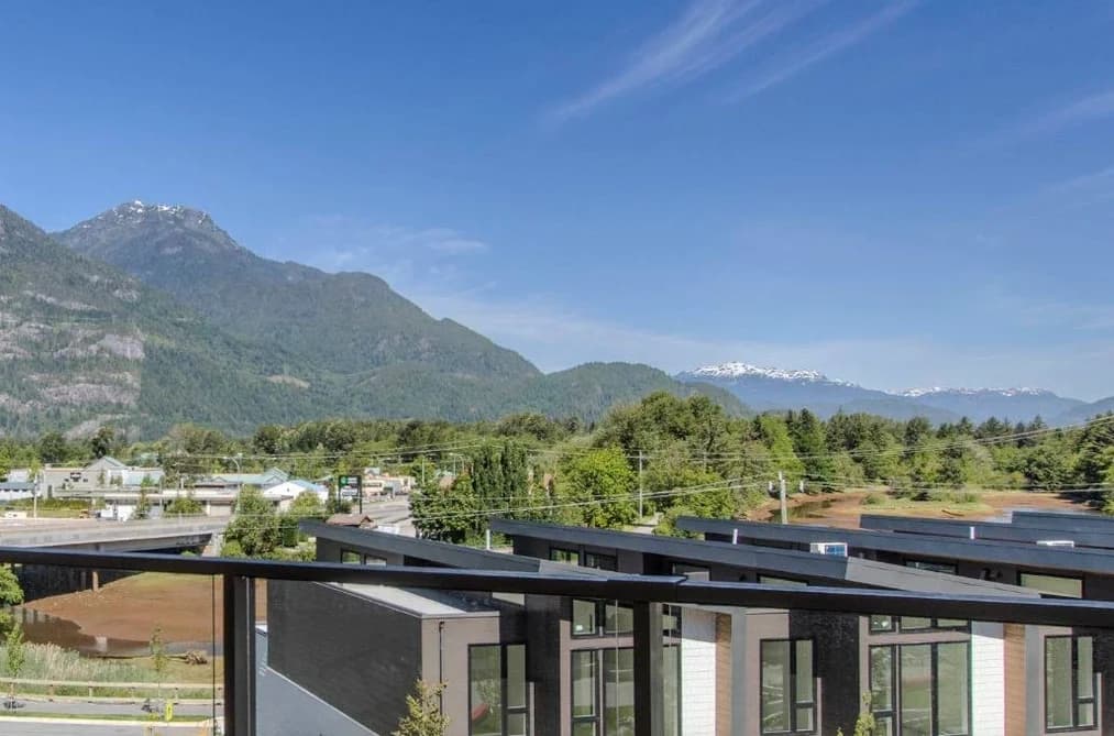 319 1500 SCOTT CRESCENT, Squamish, BC — Residential for Sale - Photo 2