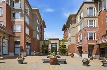 Condo for sale at 319 2970 King George Boulevard Surrey British Columbia - MLS: R3149523