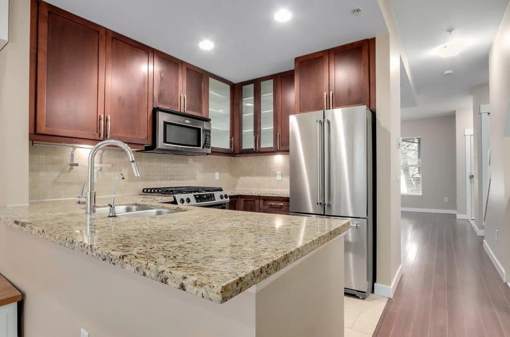 319 E 15TH STREET, North Vancouver, BC — Residential for Sale - Photo 2
