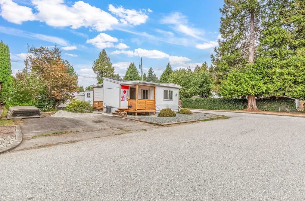 32 21163 LOUGHEED HIGHWAY, Maple Ridge, BC — Residential for Sale - Main Photo