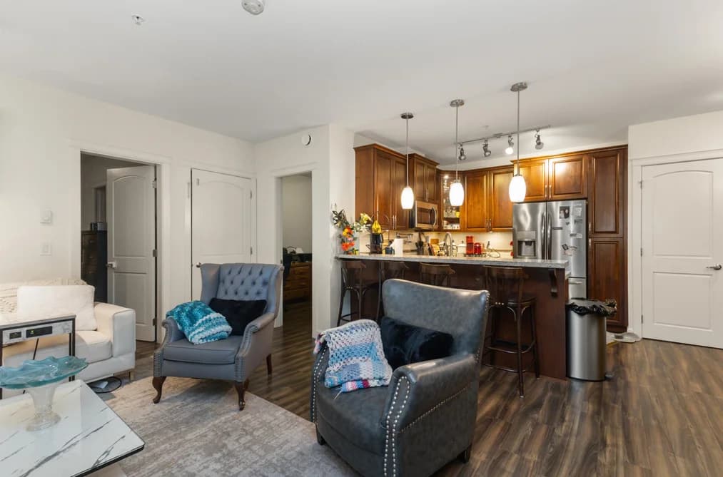 320 32445 SIMON AVENUE, Abbotsford, BC — Residential for Sale - Photo 2
