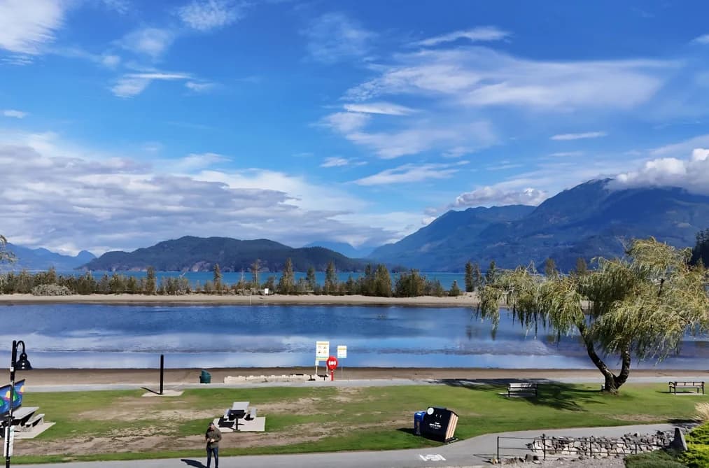 320 378 ESPLANADE AVENUE, Harrison Hot Springs, BC — Residential for Sale - Main Photo