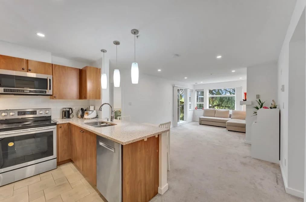 320 6508 DENBIGH AVENUE, Burnaby, BC — Residential for Sale - Main Photo